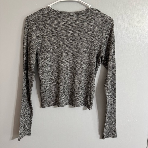Hollister Heathered Gray Long Sleeve Blouse Size Small - Picture 2 of 5
